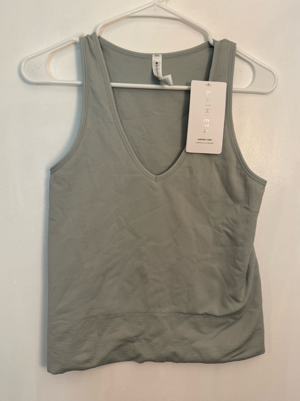 NWT Athleta aurora Ribbed V-Neck Tank in Pale Sage green yoga gym workout